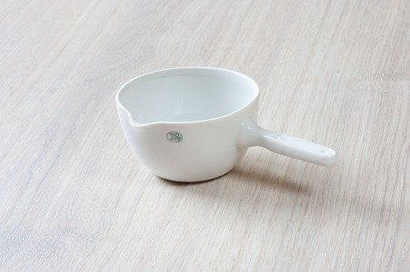 Misky odpařovací s držadlem a s výlevkou, porcelán