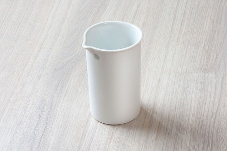 Kádinky vysoké s výlevkou, porcelán