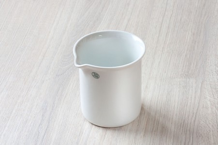 Kádinky nízké s výlevkou, porcelán